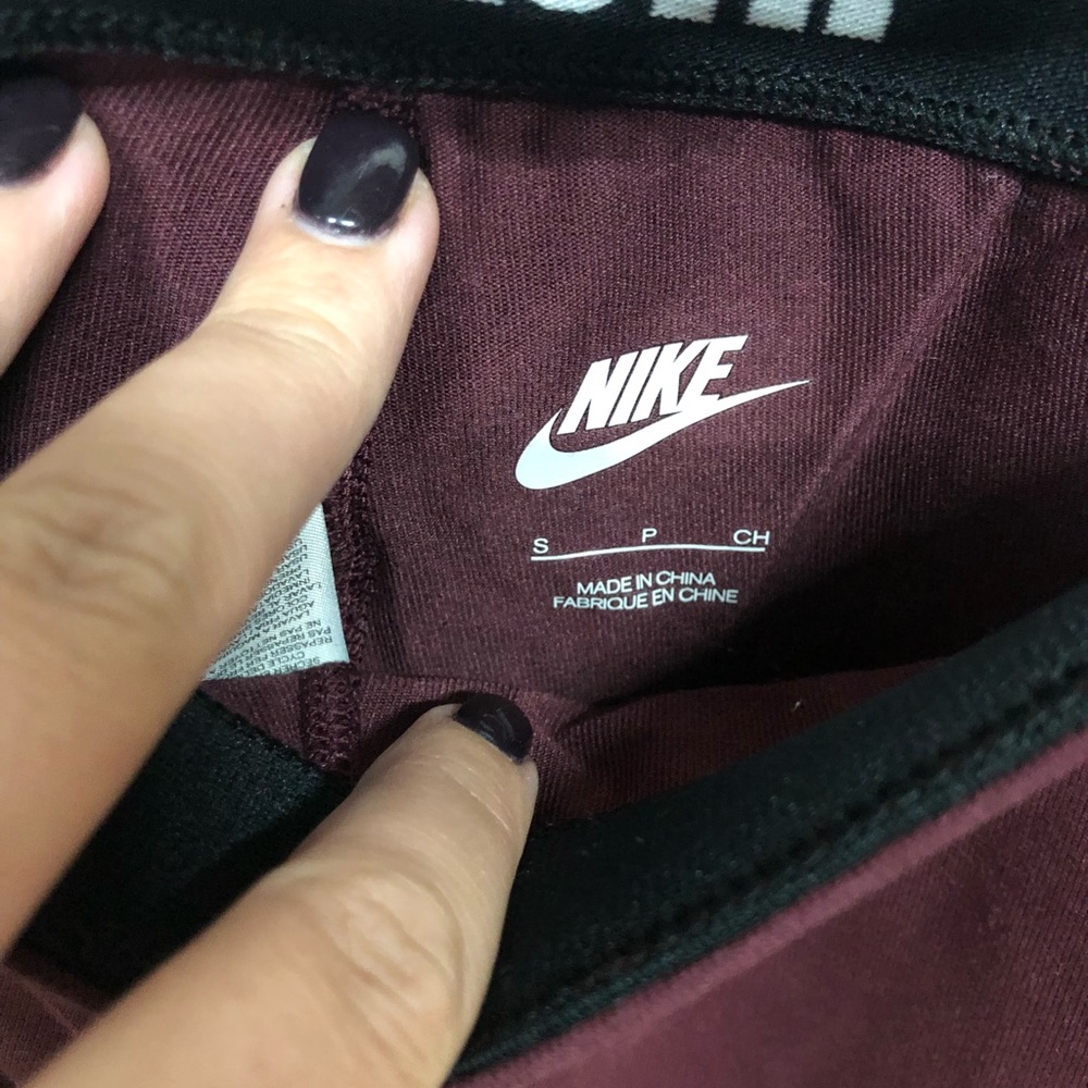 Nike women’s size small maroon red leggings - Picture 10 of 11